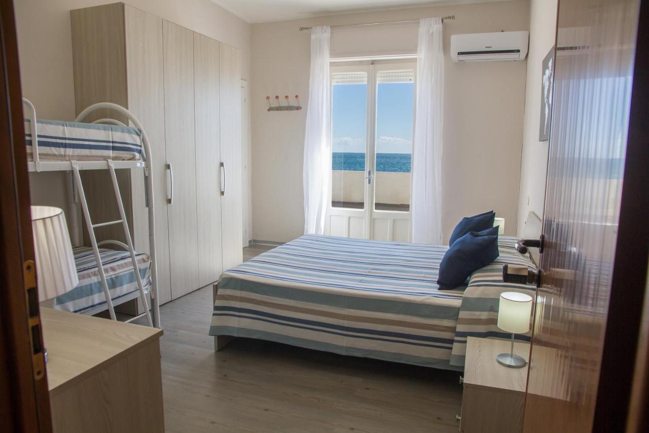 Bluriva Hotel Cirò Marina Exteriör bild