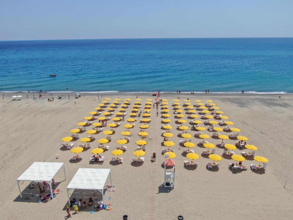 Bluriva Hotel Cirò Marina Exteriör bild